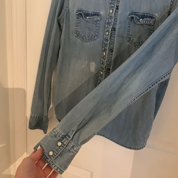 American Eagle denim shirt. Size small. Amazing condition. Very lightly worn. - Picture 3 of 4